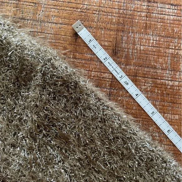 Citylux Collection Sparkly Gold Tinsel Pullover Sweater - Picture 9 of 16